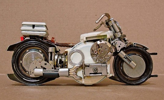 Миниатюрные сувенирные мотоциклы из часов от Хосе Пфау