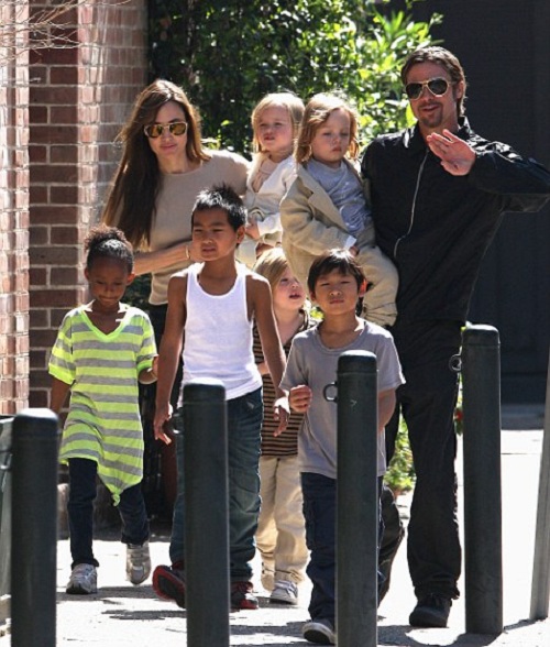 Анджелина Джоли и Бред Питт сбежали от своих детей