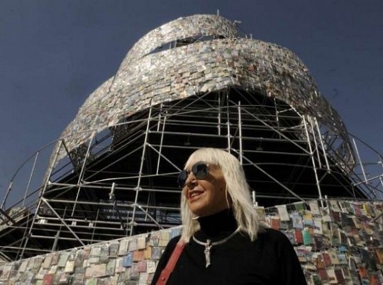 В Буэнос-Айресе выстроена 25-метровая башня из книг