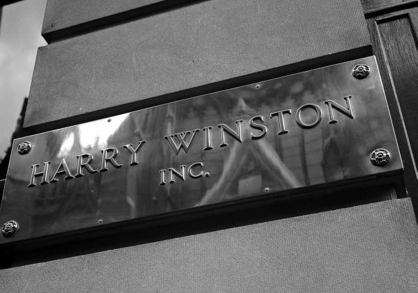Swatch Group купила Harry Winston за  миллиард