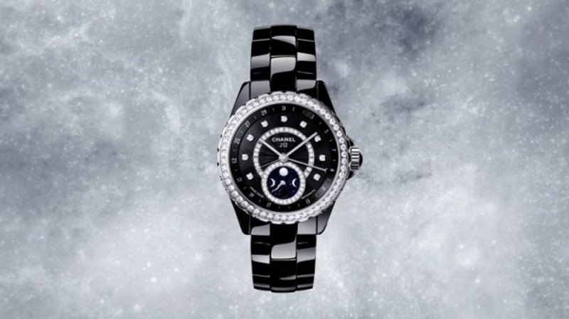 Chanel представил новую модель часов J12 Moonphase