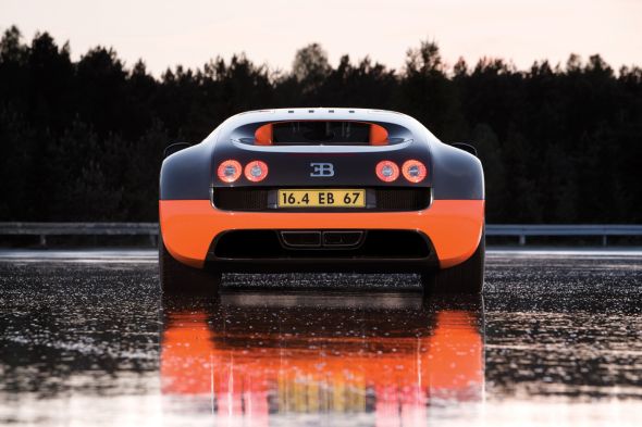Суперкар Bugatti Veyron 16.4 Super Sport побил новый рекорд