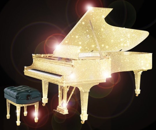 CrystalRoc и Steinway & Sons презентовали рояли украшенные кристаллами Swarovski