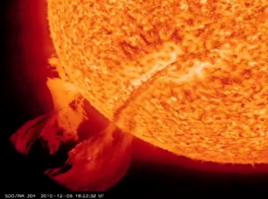 Земля после массивной вспышки на Солнце ждет магнитные бури