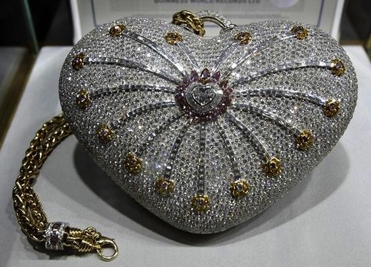 В Дохе показали сумочку Mouawad 1001 Nights Diamond Purse за ,8 млн