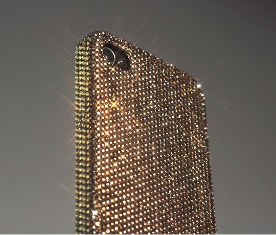 CRYSTOGRAPH презентовал кристально-золотой чехол для iPhone4
