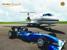 Самолет Hawker Beechcraft в комплекте со спорткаром Lotus