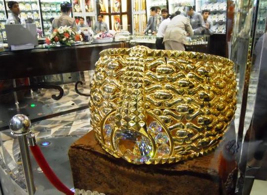 Najmat Taiba - крупнейшее кольцо в мире за $ 3 млн