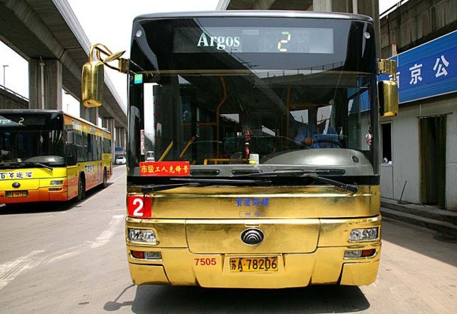 Золотой автобус гламурит дороги Китая