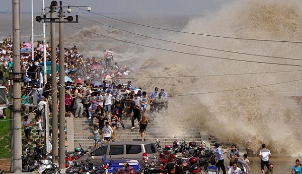 Трагедия в Китае - в результате прорыва реки пострадало несколько человек