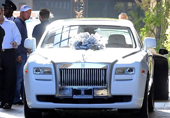 Петре Экклстоун подарили белый Rolls-Royce Ghost за 0 000