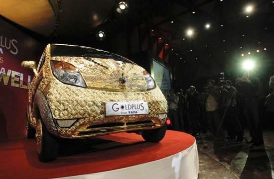 Золотая Tata Nano стала дороже двух Bugatti Veyron