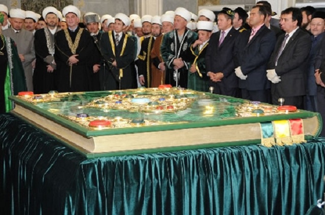 В Татарстан привезли самый большой Коран в мире