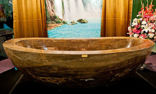В Дубае продали самую дорогую ванну в мире 