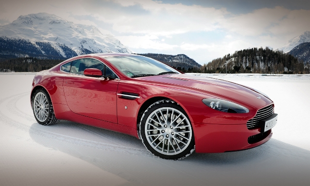 Aston Martin зовет на лед в Швейцарию