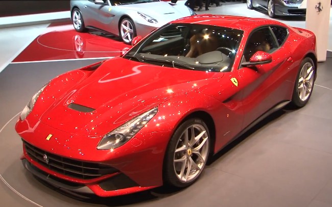 Ferrari F12berlinetta очаровала Женеву