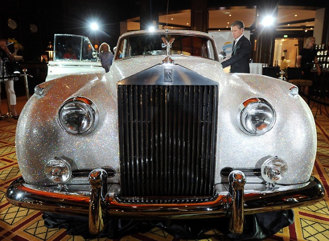 Раритетный Rolls Royce Silver Cloud II в кристаллах Swarovski