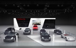 ММАС-2012: новые Porsche Cayenne GTS и 911 Carrera 4