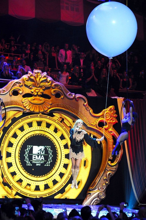 Хайди Клум устроила показ Versace на MTV Europe Music Awards