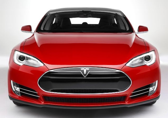 Электрокар Tesla Model S стал лучшим автомобилем в мире