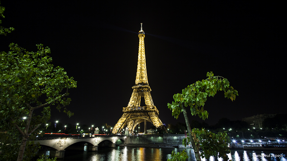 Париж в движении от Майела Акпови