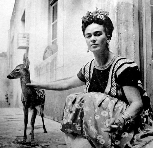 Фрида Кало со своим питомцем, олененком Granizo
