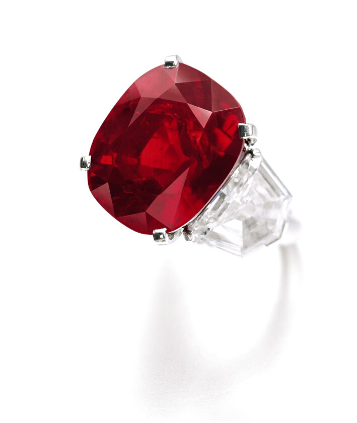 Марты рубин. Cartier Sunrise Ruby Ring. Бирманский Рубин Картье. Красный Рубин минерал. Рубин в6-001.