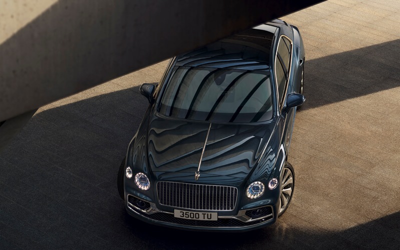 Новый Bentley Flying Spur - когда миры сталкиваются